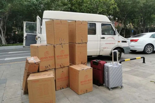 鹰手营子矿行李托运公司